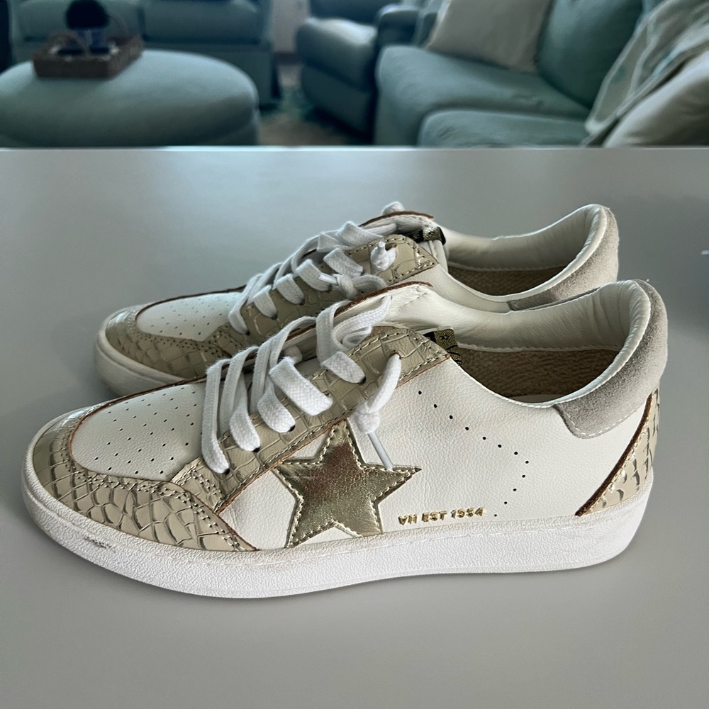 Vintage Havana sneakers . Worn once